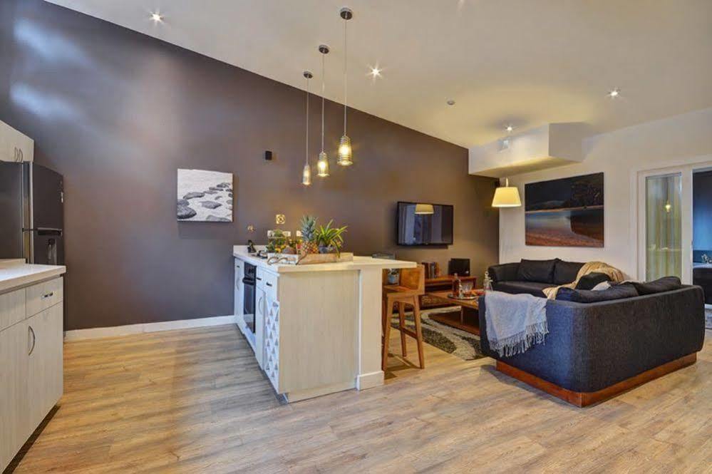 Oasis Suites Μεντεγίν Εξωτερικό φωτογραφία